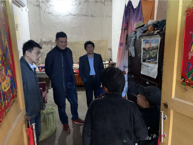 入戶走訪愛心暖 結(jié)對幫扶促攻堅 --弘義集團(tuán)副董事長王國棟一行到定點幫扶村開展全國第七個“扶貧日”活動